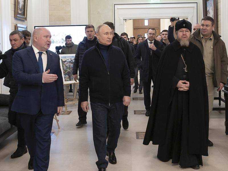 Ông Putin bất ngờ xuất hiện ở Donbass