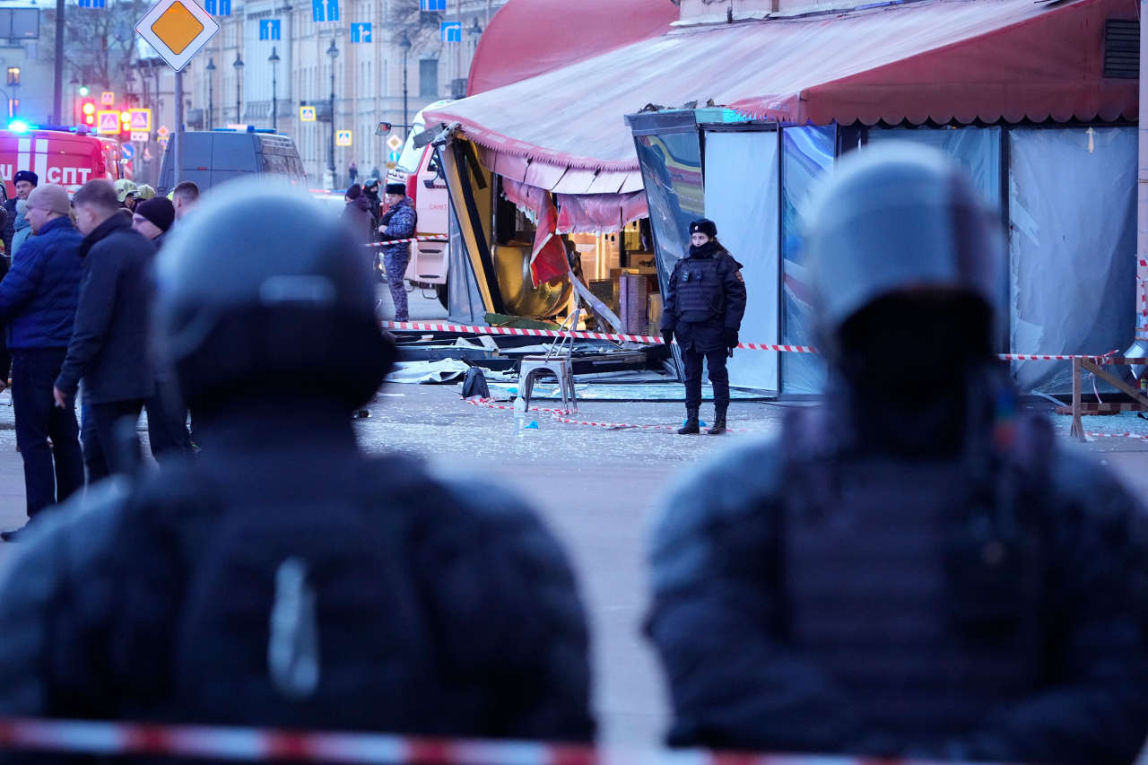Nga: Tượng chứa bom phát nổ ở St. Petersburg, nhân vật nổi tiếng thiệt mạng