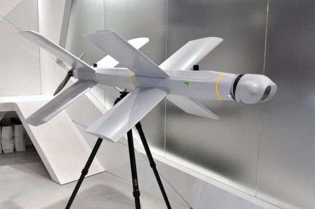 Đang ẩn trong rừng, xe tăng T-72M1 Ukraine bị UAV Lancet của Nga tấn công, phát nổ