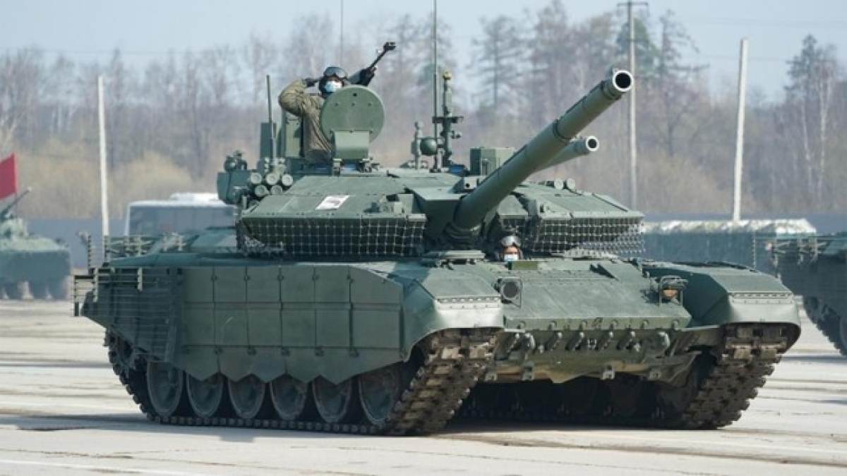 Quân đội Nga nhận hàng trăm xe tăng hiện đại 