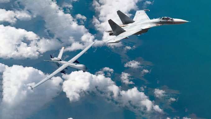 Chuyên gia Pháp nêu điểm bất hợp lý vụ Su-27 Nga nghi va chạm với UAV Ác điểu Mỹ