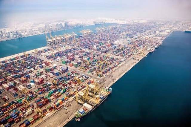 Răn đe của phương Tây không đủ mạnh, xuất khẩu một mặt hàng quan trọng từ UAE sang Nga tăng gấp 7 lần