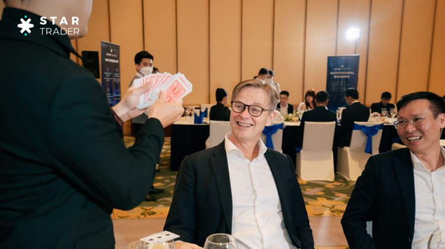 STARTRADER尊享派对于河内绽放,与尊客共享美好时光!
