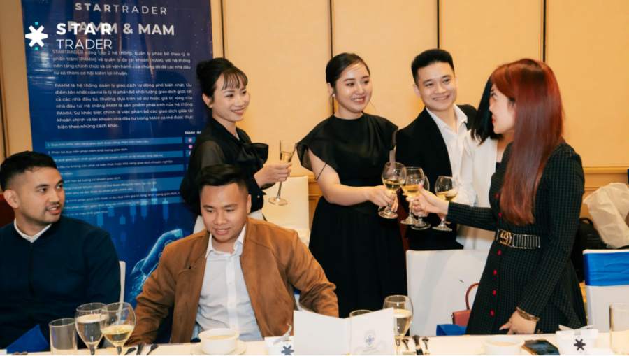 STARTRADER尊享派对于河内绽放,与尊客共享美好时光!