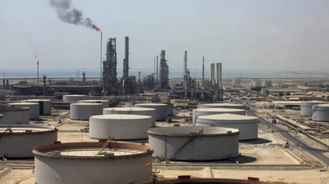 Tin Nóng 31/05/2023 – Giá Dầu Lao Dốc Hơn 4% Do Sự Không Chắc Chắn Về Chính Sách Của OPEC+