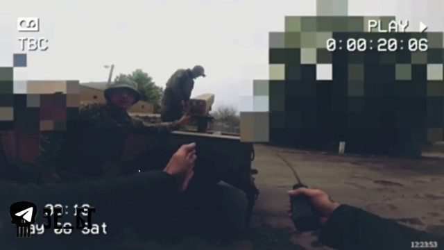 Ảnh hiếm hé lộ Ukraine phóng rocket Hydra do Mỹ cung cấp từ xe bọc thép Humvee