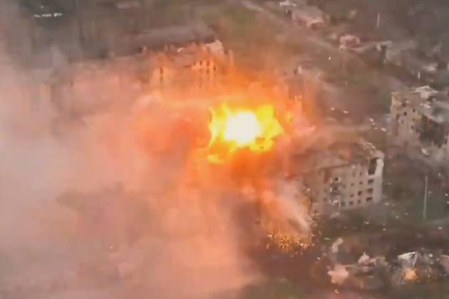 Báo Nga đăng video Ukraine ném bom thông minh JDAM ở Bakhmut