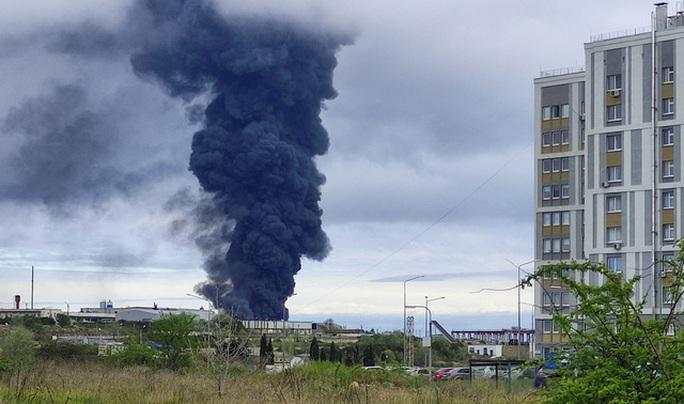 Ukraine điều trọng pháo, tăng cường tấn công ở miền Đông