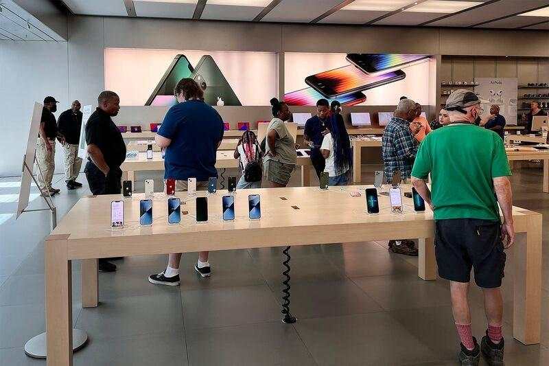 Chiến lược cao tay của Tim Cook tại Ấn Độ: Bán iPhone giá cao hơn ở Mỹ, điện thoại dưới 7 triệu đồng là điều không thể
