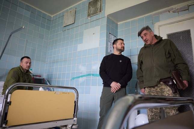 Tổng thống Ukraine thăm thị trấn tiền tuyến Avdiivka
