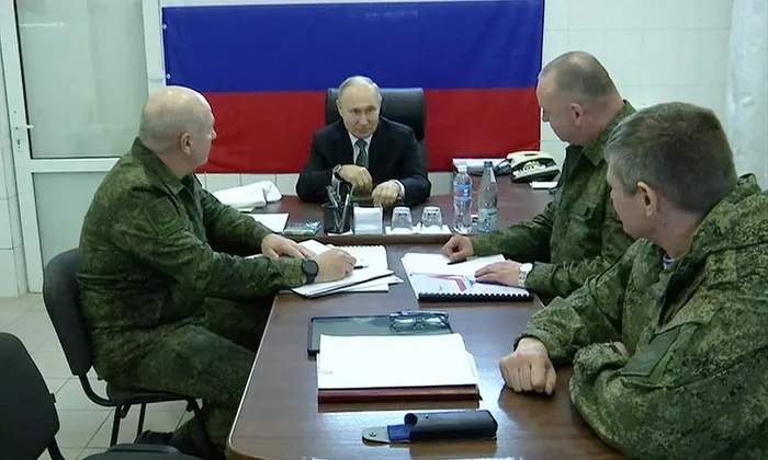 Điện Kremlin giải thích vì sao các tướng cấp cao không cùng ông Putin đến Kherson, Lugansk