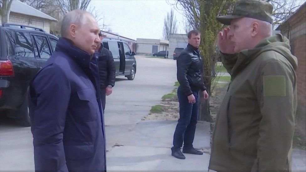 Ông Putin bất ngờ xuất hiện tại sở chỉ huy tiền phương Nga ở Kherson, Lugansk