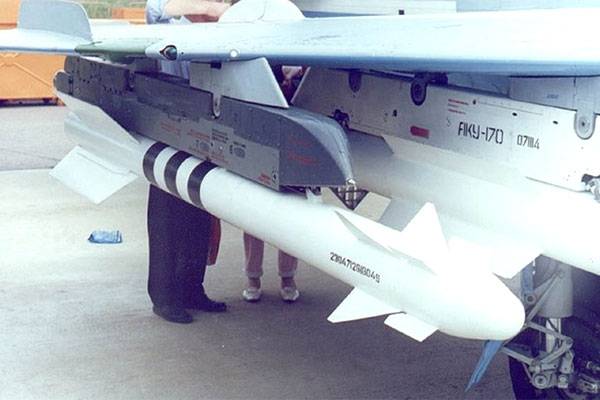 So sánh sức mạnh của 'Rắn hổ lục' F-16 sắp được chuyển cho Ukraine và 'Bóng ma bầu trời' Su-35 của Nga