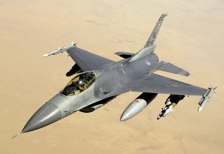So sánh sức mạnh của 'Rắn hổ lục' F-16 sắp được chuyển cho Ukraine và 'Bóng ma bầu trời' Su-35 của Nga