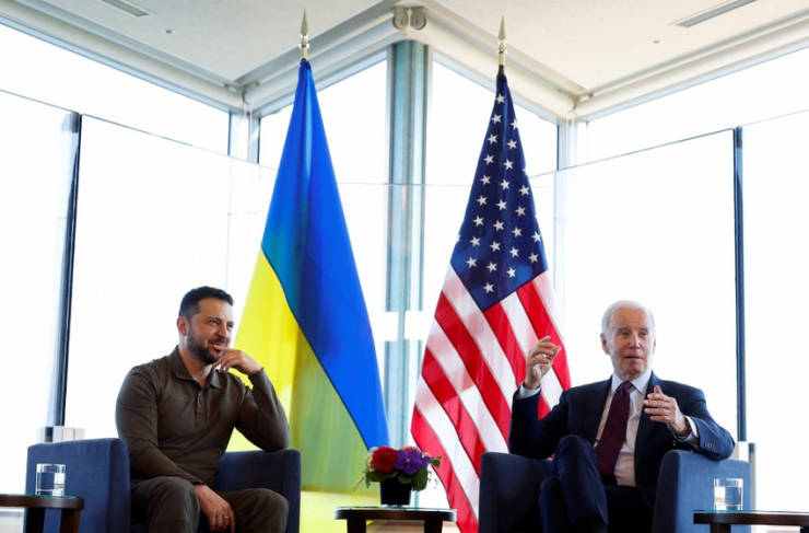 Ông Biden gặp ông Zelensky, hứa Mỹ và đồng minh sẽ không đi đâu cả