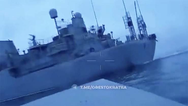 Ukraine đăng video xuồng không người lái lao về phía tàu Nga ở Biển Đen