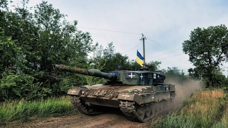 Đoàn xe tăng Leopard 2A4 của Ukraine bị pháo binh Nga tập kích