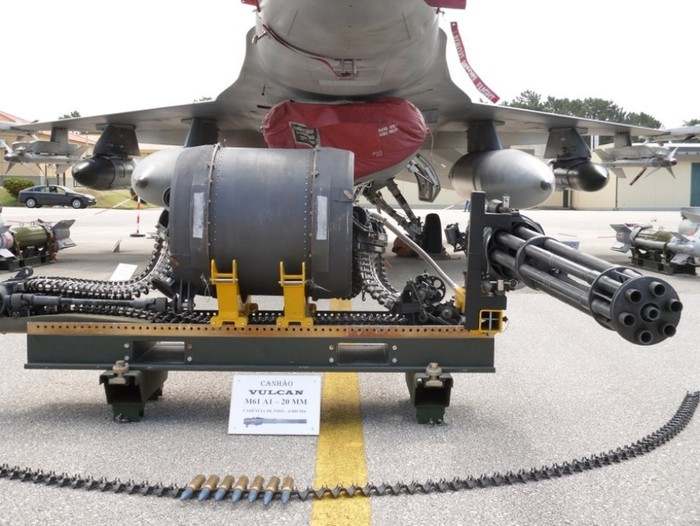 So sánh sức mạnh của 'Rắn hổ lục' F-16 sắp được chuyển cho Ukraine và 'Bóng ma bầu trời' Su-35 của Nga