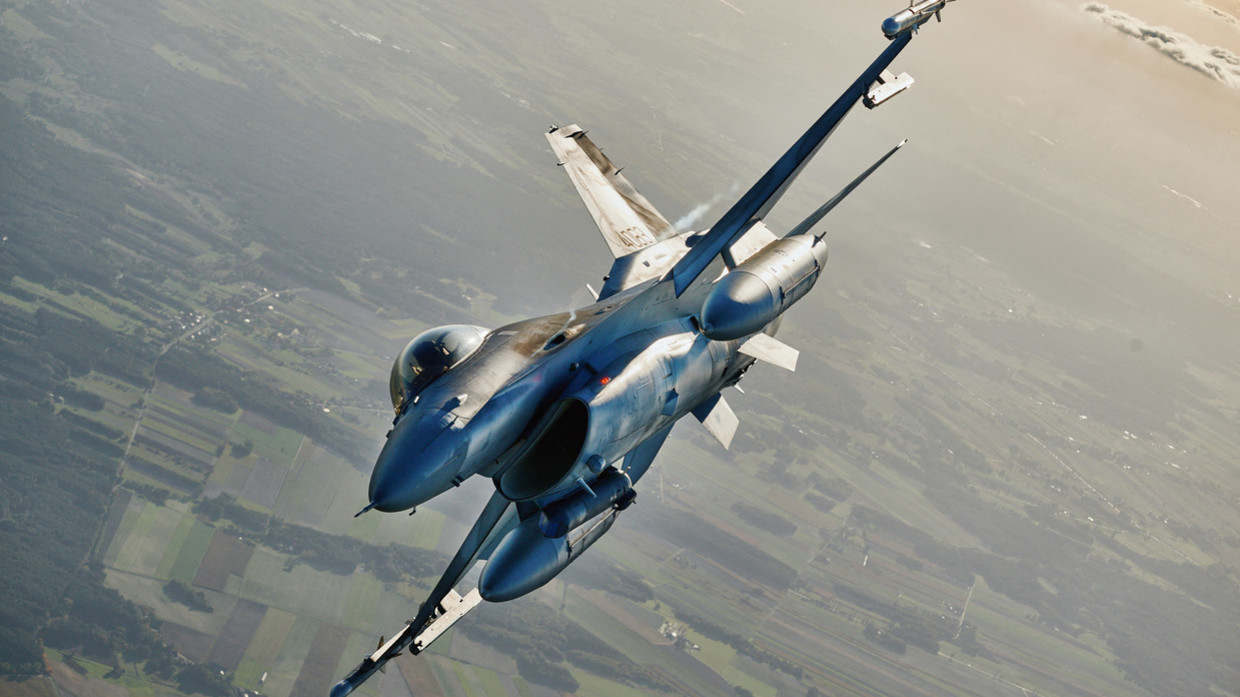 Ba Lan nêu lí do không cung cấp chiến đấu cơ F-16, tên lửa Patriot cho Ukraine
