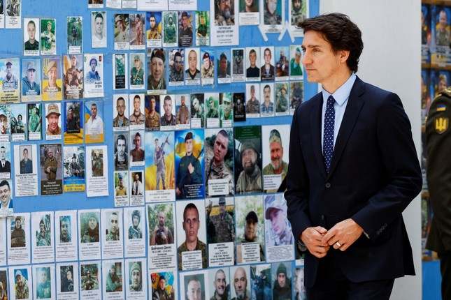 Thủ tướng Canada bất ngờ thăm Kiev