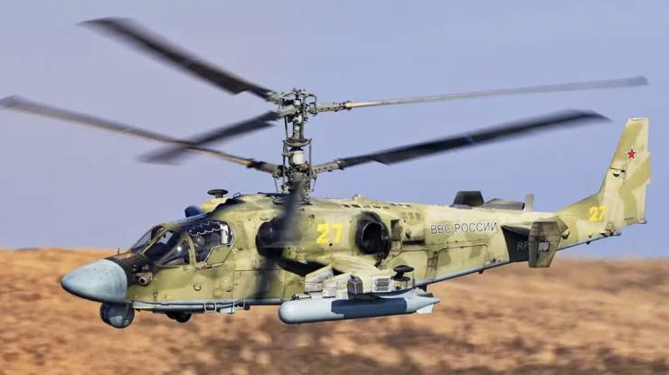 Trực thăng cá sấu Ka-52 của Nga gãy nát đuôi vẫn bay về căn cứ