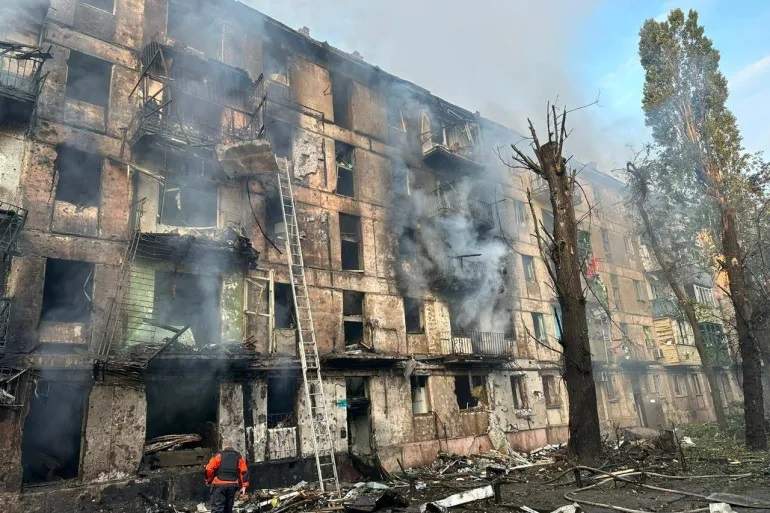 Còi báo động vang khắp Ukraine, Nga dội ít nhất 14 tên lửa