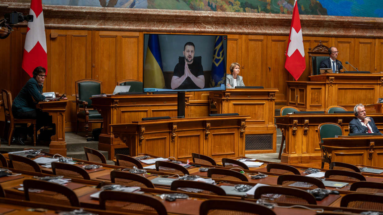 Ông Zelensky rơi vào tình huống bất lợi khi phát biểu trực tuyến ở Quốc hội Thụy Sĩ