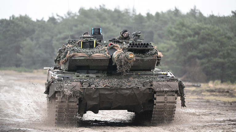 Ukraine kêu gọi Đức hỗ trợ thêm xe tăng sau tổn thất trong phản công