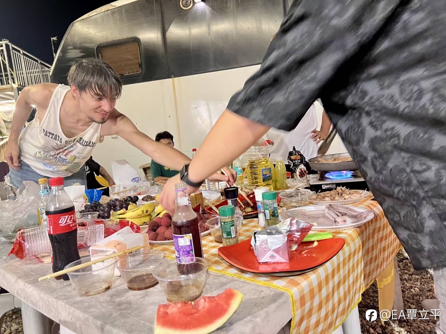 快乐其实很简单，蓝色的mt4，盈利平仓，出金喝酒
