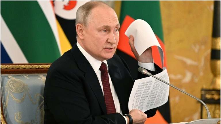 Ông Putin lần đầu tiết lộ dự thảo hiệp ước Ukraine trung lập