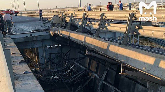 Quan chức Crimea: Ukraine tấn công gây hư hại cây cầu chiến lược