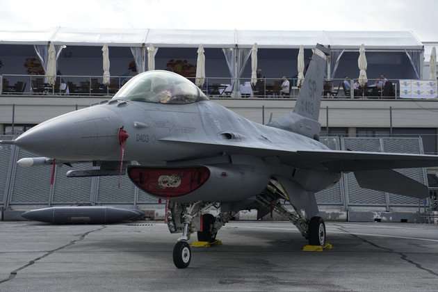 Nguyên nhân khiến châu Âu chưa thể huấn luyện phi công Ukraine lái chiến đấu cơ F-16