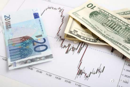 What are the advantages of investing in foreign exchange?