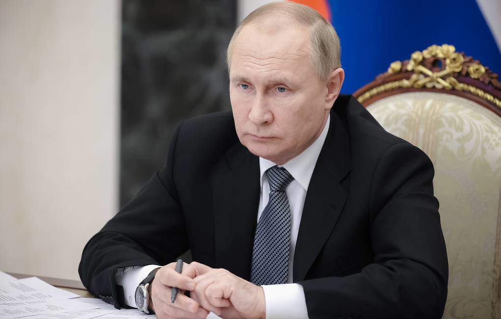 Ông Putin cảnh báo rắn về việc Mỹ gửi bom, đạn chùm cho Ukraine