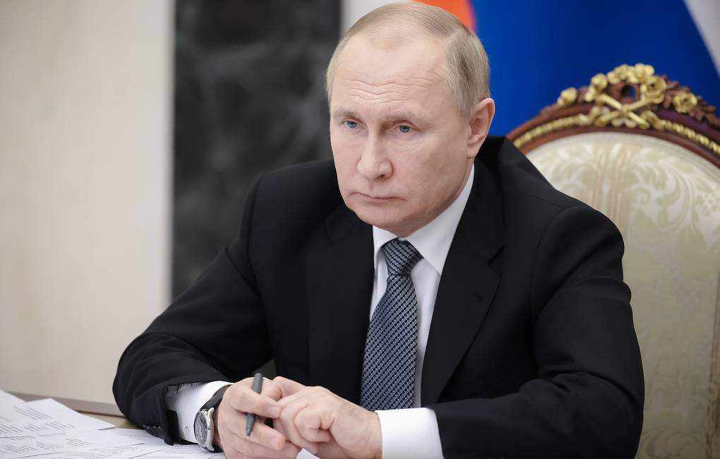 Ông Putin cảnh báo rắn về việc Mỹ gửi bom, đạn chùm cho Ukraine