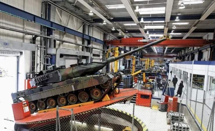 Vì sao xe tăng Leopard 2 Ukraine gửi sang Ba Lan sửa chữa bị đắp chiếu?