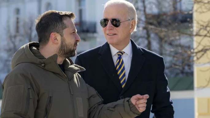 Thừa nhận của Tổng thống Biden về việc gửi đạn chùm cho Ukraine