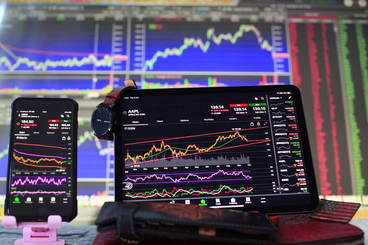 IHSG Melaju di Zona Hijau, Rupiah Dekati Level Rp 15.400 Per Dollar AS