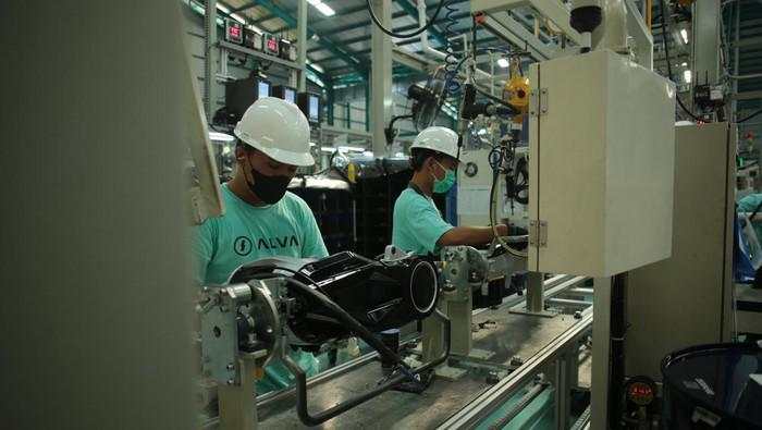 Canggih! Pabrik Motor Listrik di Cikarang Bisa Produksi 100 Ribu Unit Setahun