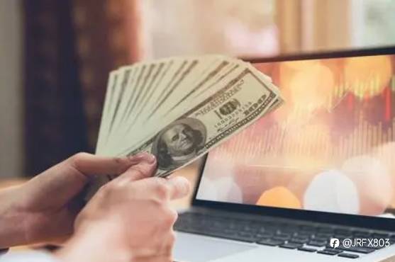 How many hours do foreign exchange traders work every day?