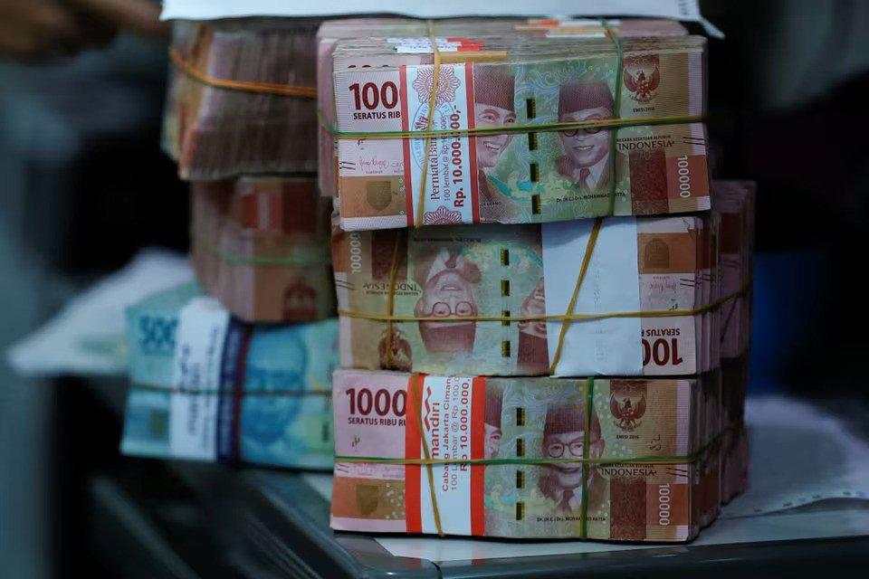 Rupiah Melemah 2 Persen ke Rp16.174 per USD, Terendah sejak Maret 2020