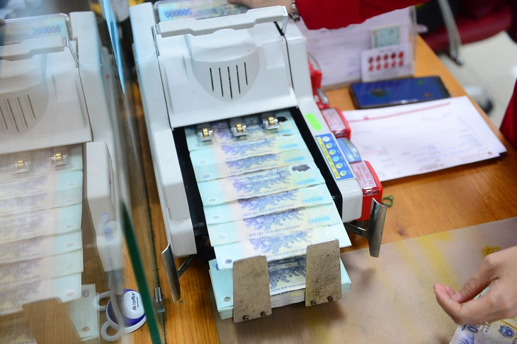 TIỀN GỬI ĐANG BẮT ĐẦU GIẢM, NHIỀU DẤU HIỆU CHO THẤY CÁC NGÂN HÀNG ÍT DỒI DÀO TIỀN HƠN