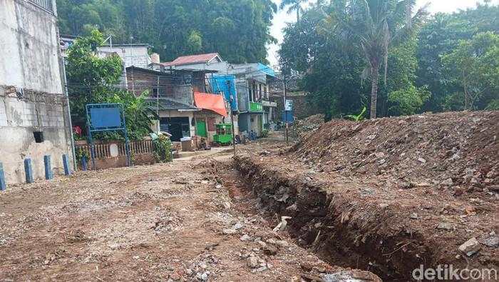 Kena Proyek Normalisasi Ciliwung, Warga Dapat Ganti Rugi Ratusan Juta