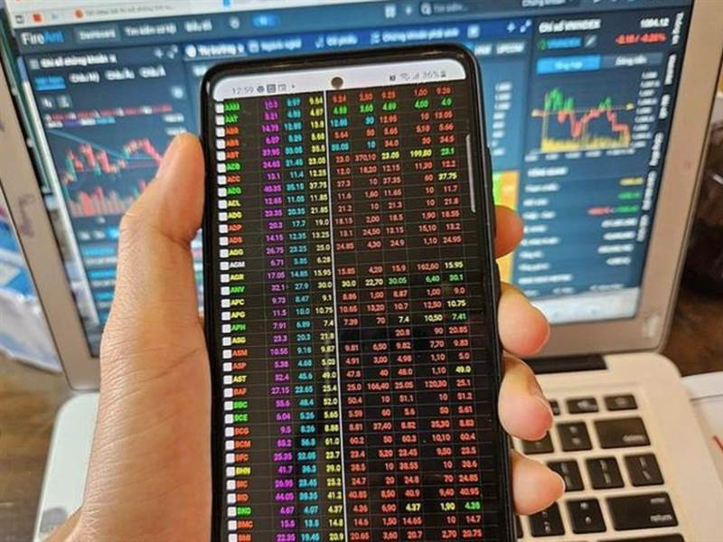 CHỨNG KHOÁN BIẾN ĐỘNG LIÊN TỤC, NHÀ ĐẦU TƯ CẦN CÓ CHIẾN LƯỢC RA SAO?