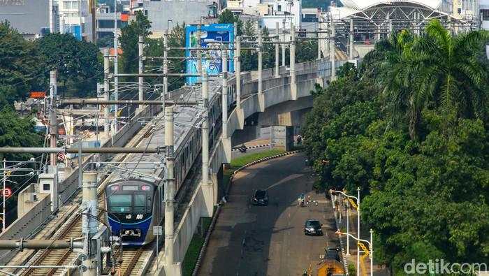 Asyik! Naik MRT-TJ-LRT Jakarta Cuma Rp 1 Sampai Besok