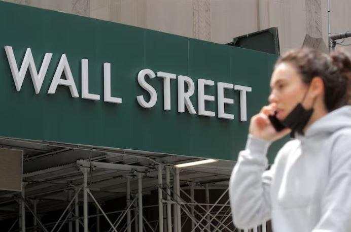 Wall Street Ditutup Melemah, Investor Mencerna Data Inflasi hingga Debat Presiden AS