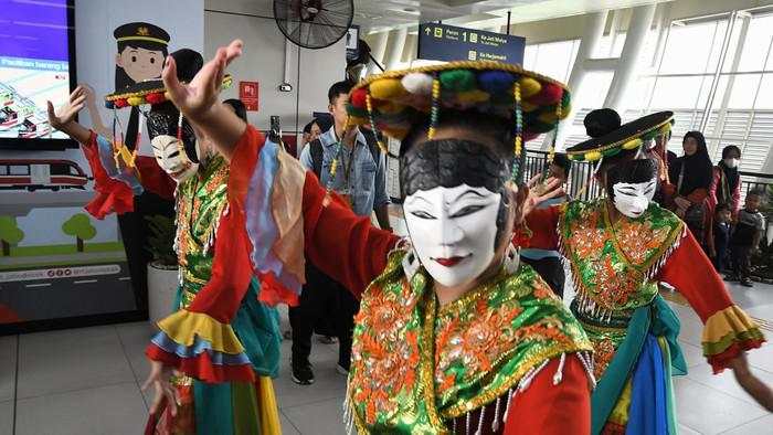 Meriahnya Hajatan HUT Jakarta di Stasiun LRT Jabodebek