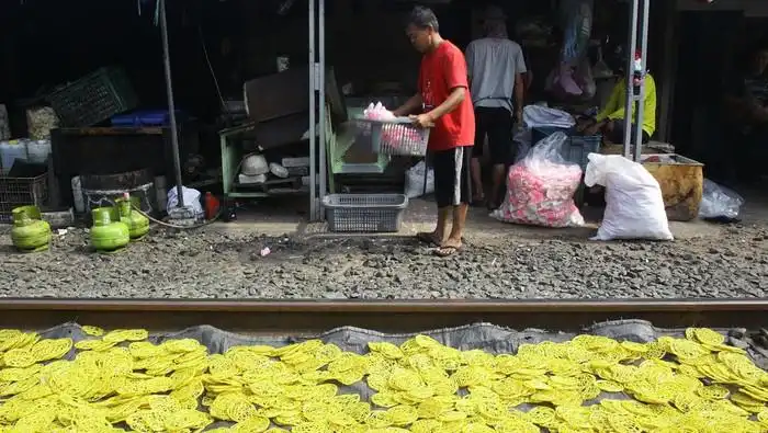 feed image