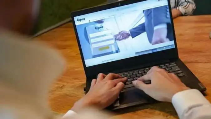 feed image