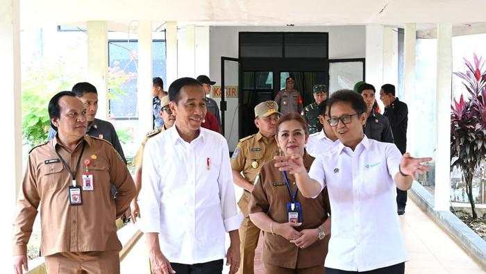 Jokowi Ungkap Alasan Ikut Turun Tangan Bereskan Jalan Rusak di Daerah